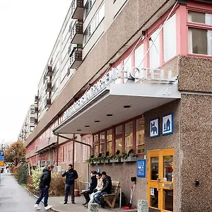  Hostel Backpackers
